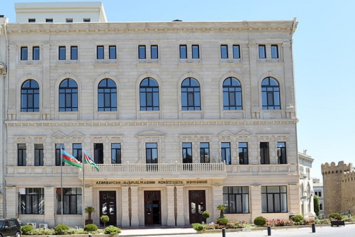 Azərbaycan Respublikası Mülki Məcəlləsinin 422-ci maddəsinin şərh edilməsinə dair Azərbaycan Respublikası Konstitusiya Məhkəməsi Plenumunun QƏRARI